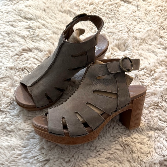 DANSKO Demetra Taupe Peep Tow Sandal Sz 39 - Picture 7 of 15